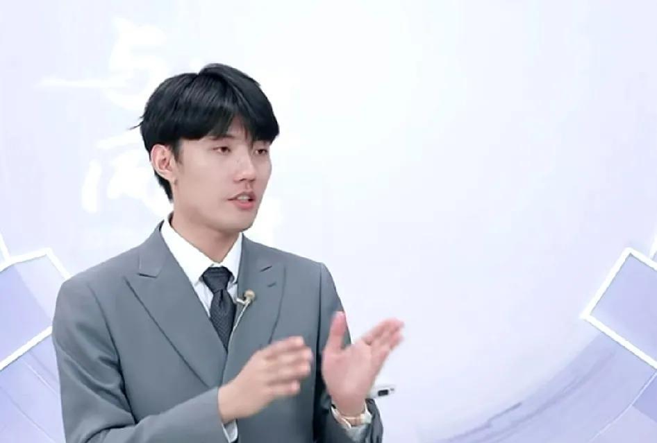 快来看，与辉同行“消失的他”今天又回来了！他最近都去做了什么呢？最近看与辉