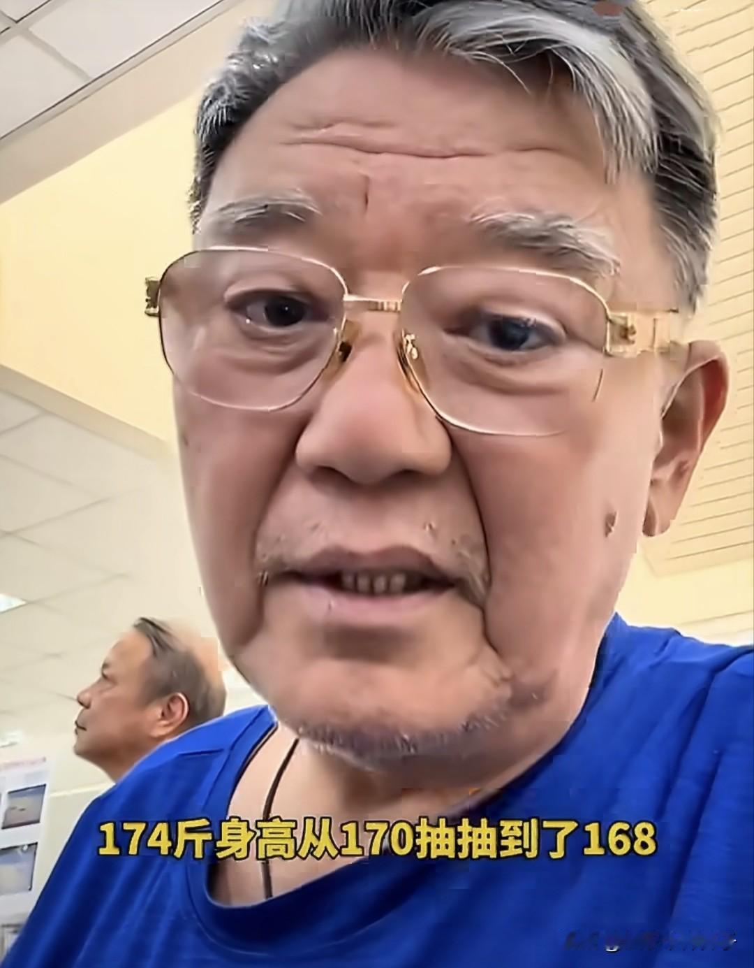 74岁李立群去医院做体检，看到身体指标吓了一大跳！老戏骨李立群晒出一段视频，透