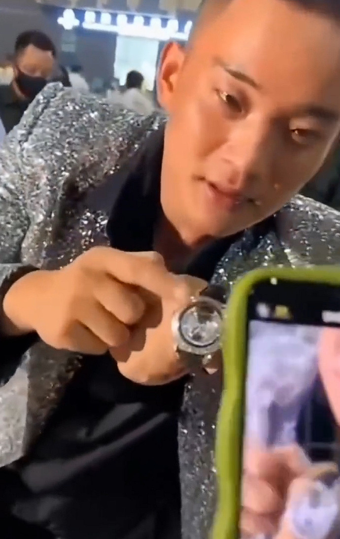 🔻“多年以后，面对死刑，白应苍将会回想起他嫌弃通缉令照片不好看的那个并不遥远的