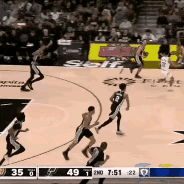 在文班亚马的世界里，都是小矮人。