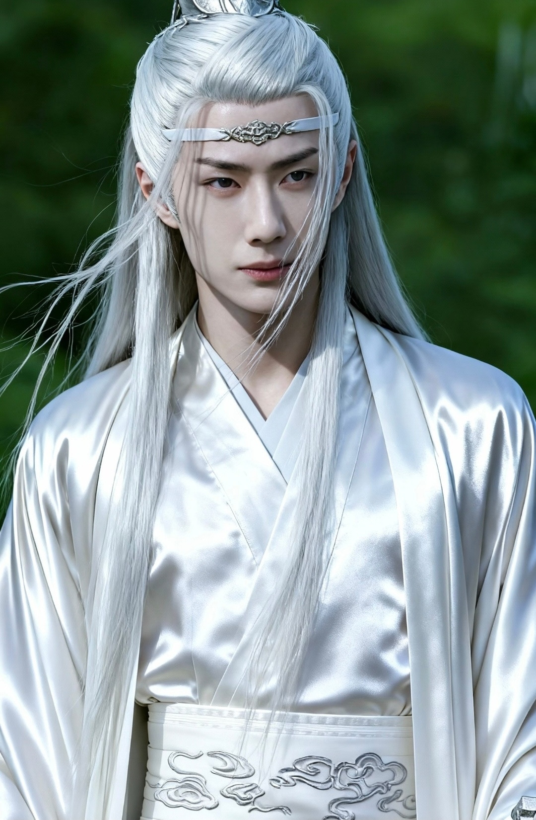 刷到两张白发版王一博蓝忘机，帅得人腿软！