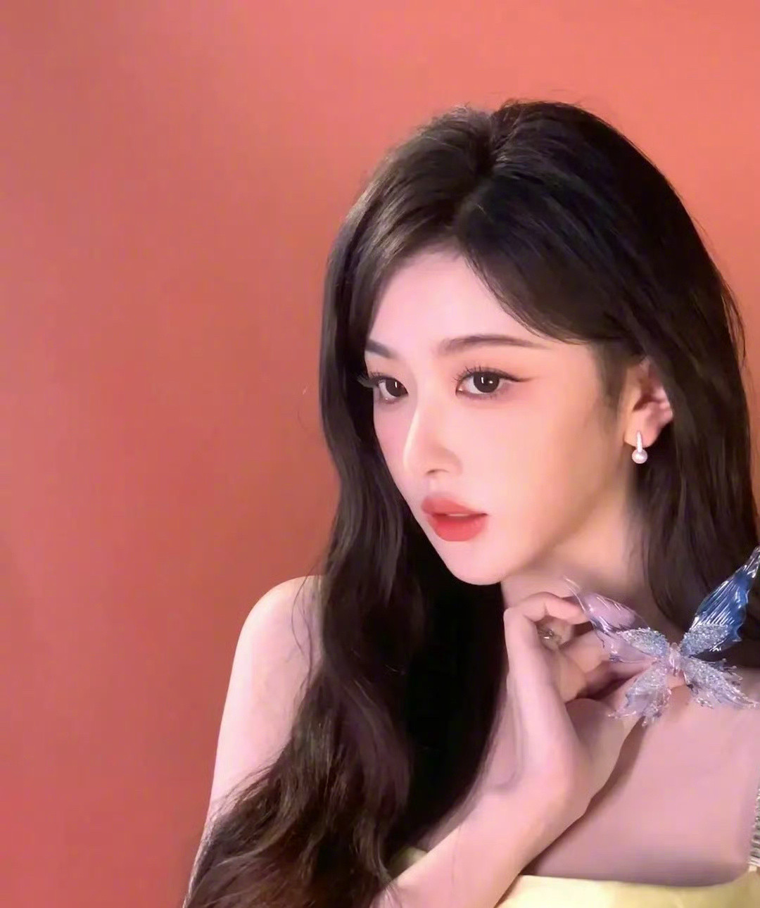 孔雪儿这组图像鞠婧祎吗？​​​