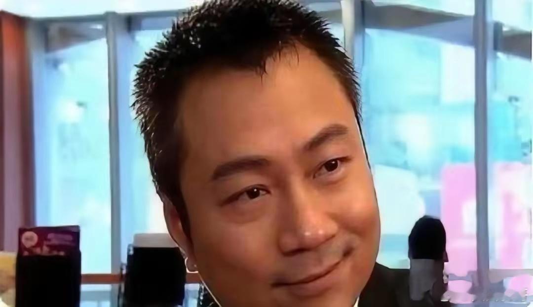 不得不承认，黎耀祥真是个明白人！他卖掉了香港87平米的“鸽子笼”，到手1350万