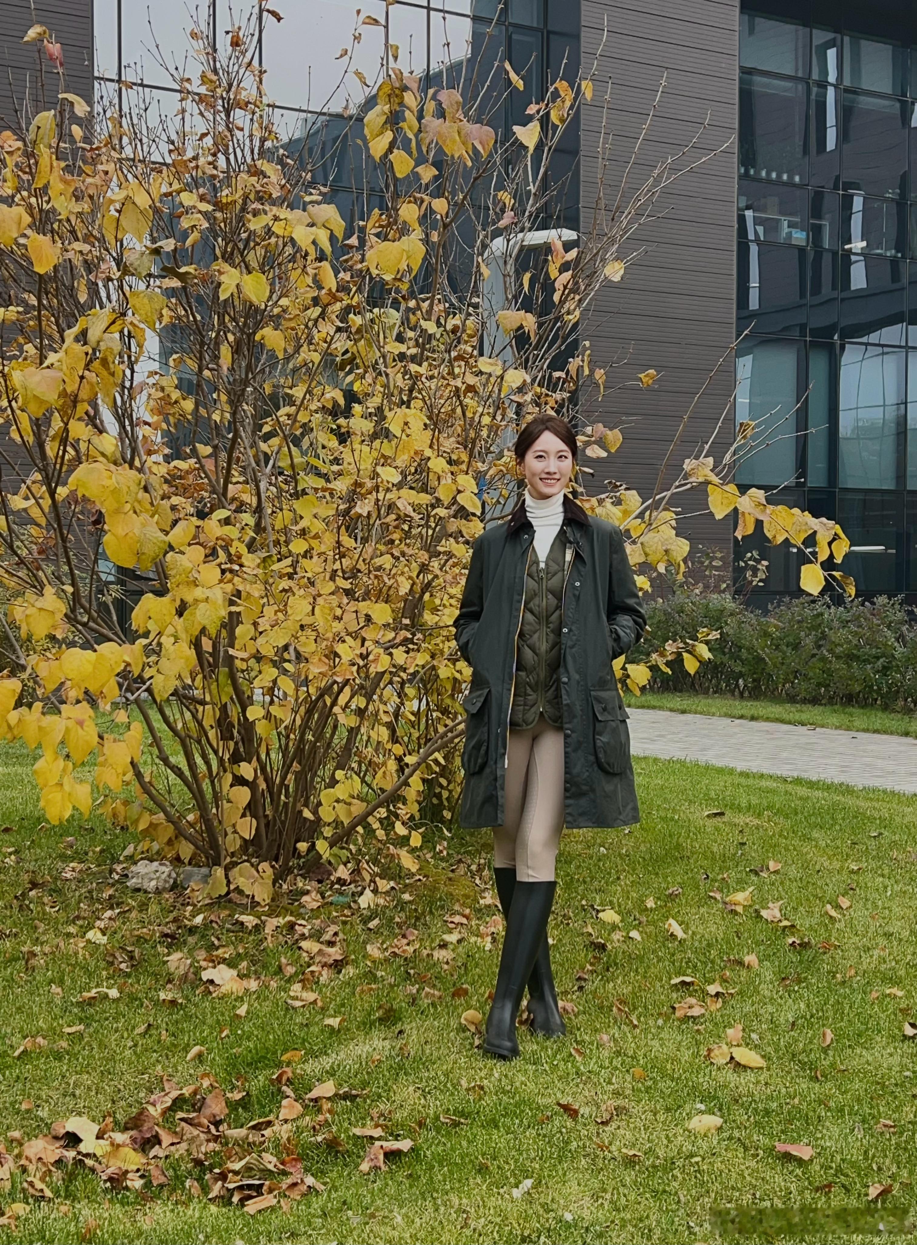 今天不是ol风穿上三年前买的长款Barbour了本身就是户外功能性的油蜡衣搭