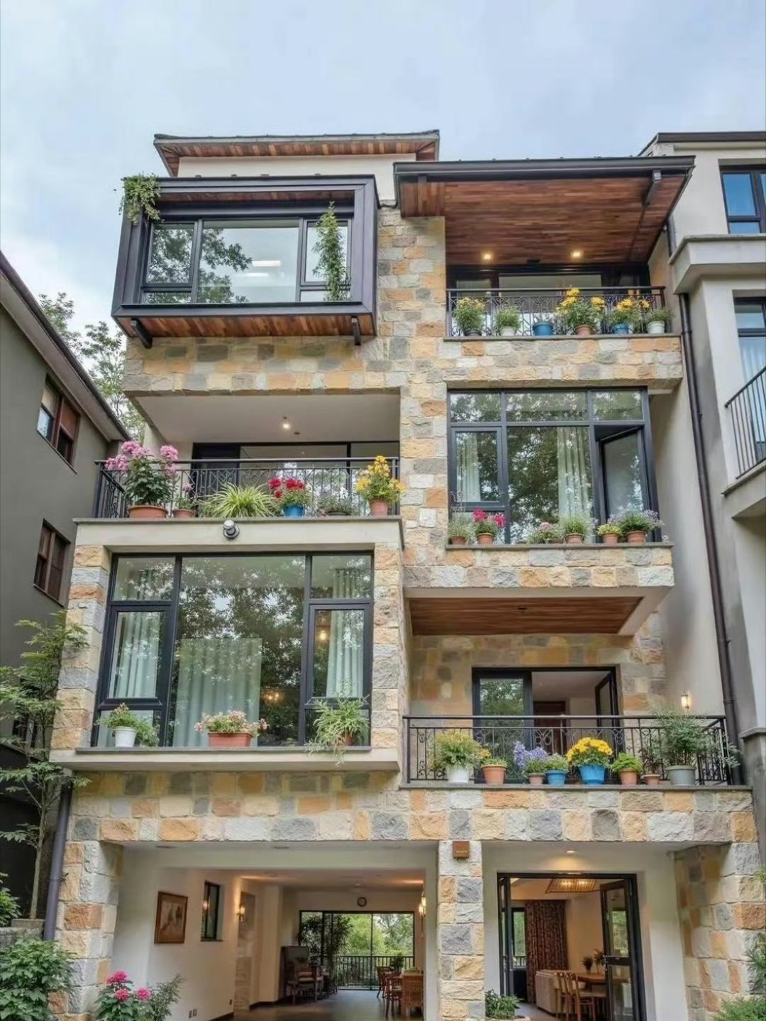 如果这两栋房子送给你住，你会选择住哪栋？