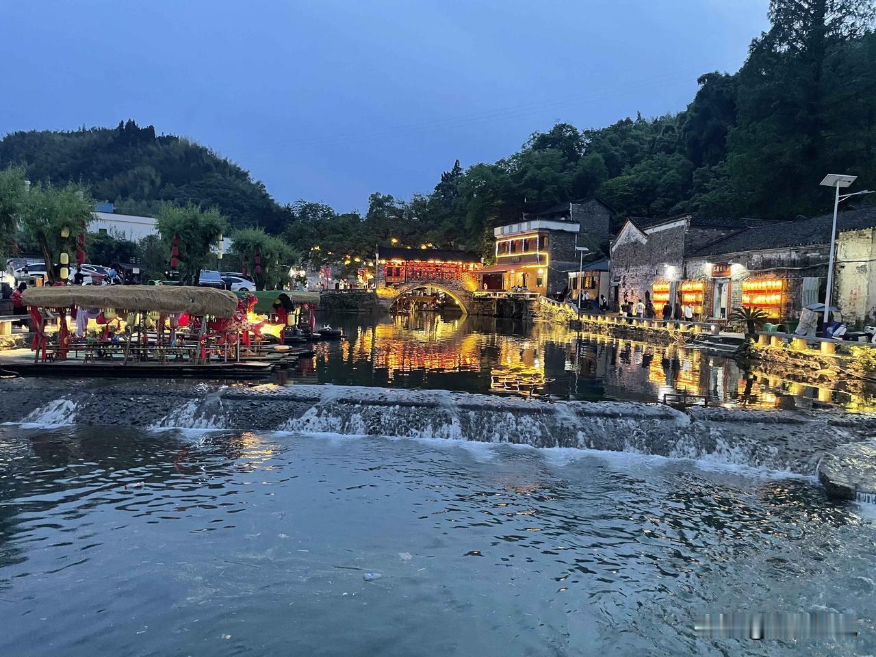 五一随便走走，没啥意思。真的是任何城市，任何景点，都觉得没意思。新西兰，北欧，新