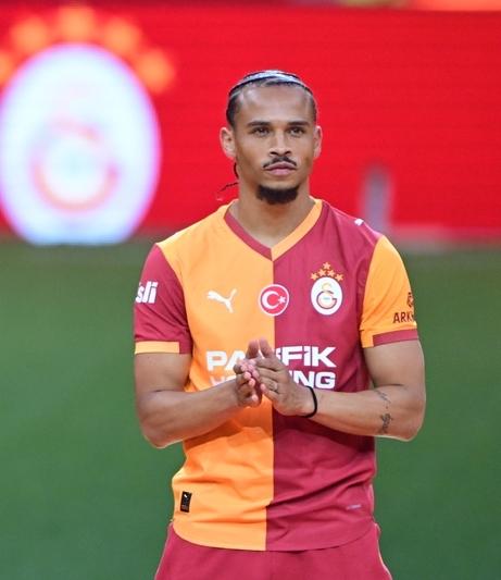 京多安和萨内都是瓜迪奥拉爱徒，京多安是瓜来曼城买的第一个人，萨内也是第一年就来曼