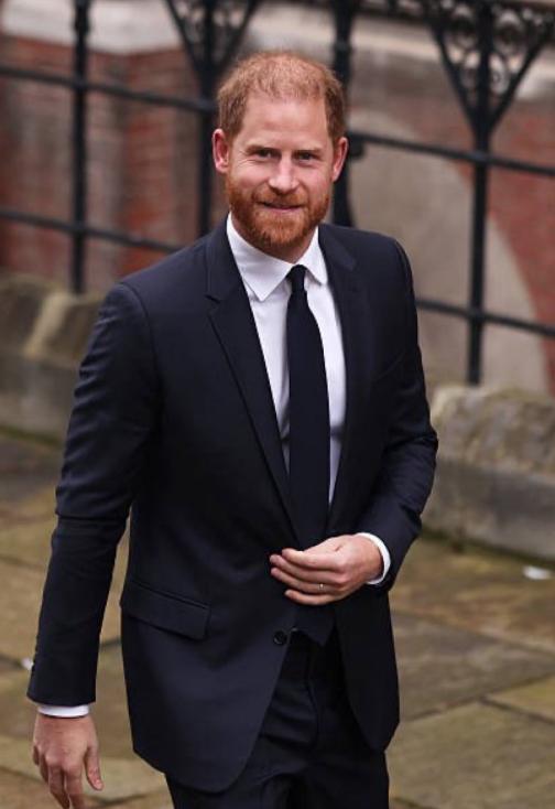 哈里王子回国不是为了叙旧，而是出庭处理自己隐私被侵犯的事情，本质上是戴安娜王妃悲