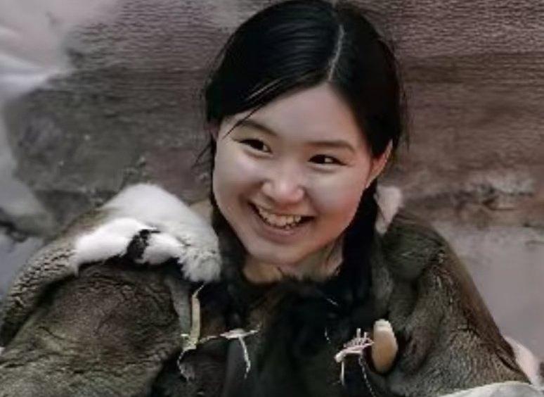 如果你有机会去格陵兰岛，当你站在那一片白茫茫的天雪地里，看着裹着厚皮衣的因纽特人