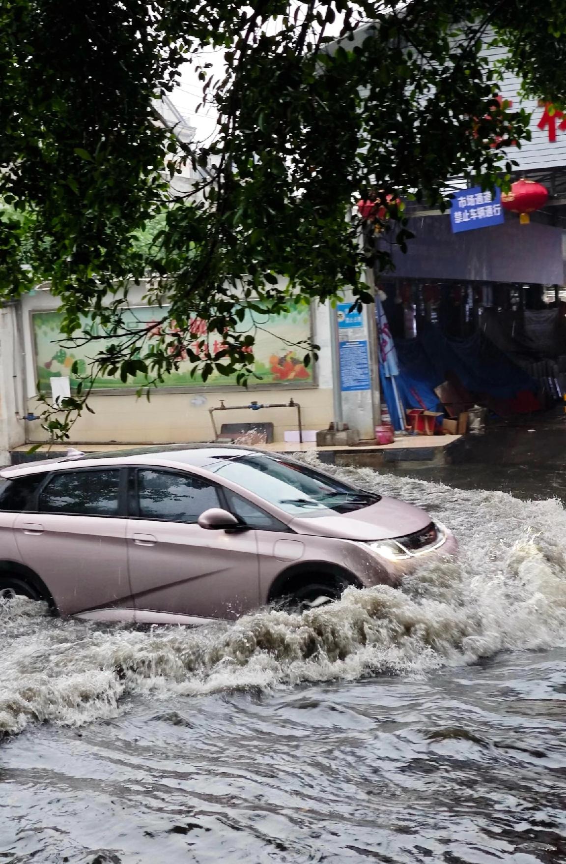 桂林呀桂林，问题又来了，一到雨季就内涝，不知道是啥原因，十几二十年都没有解决这个