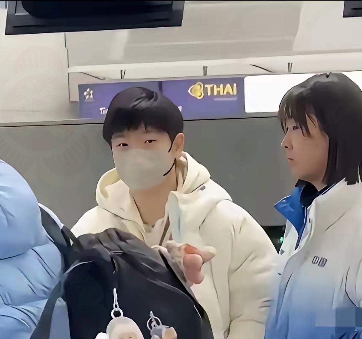 莎莎的诊断结果一出来，心里真是又揪又松！脚踝韧带加足底筋膜炎症，医生直接下了“禁