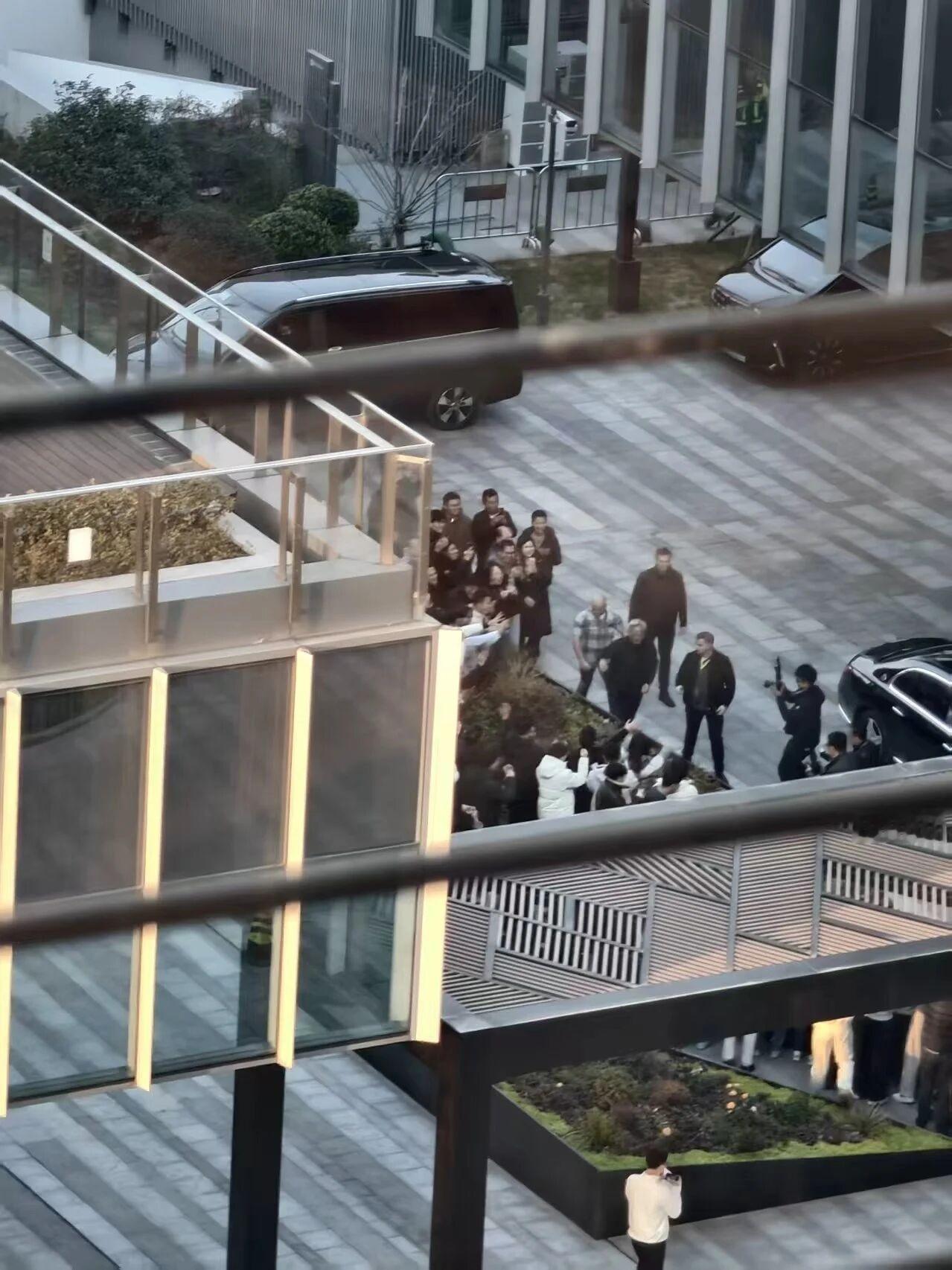 黄仁勋到访上海据腾讯科技消息，英伟达首席执行官黄仁勋于2026年1月23日开