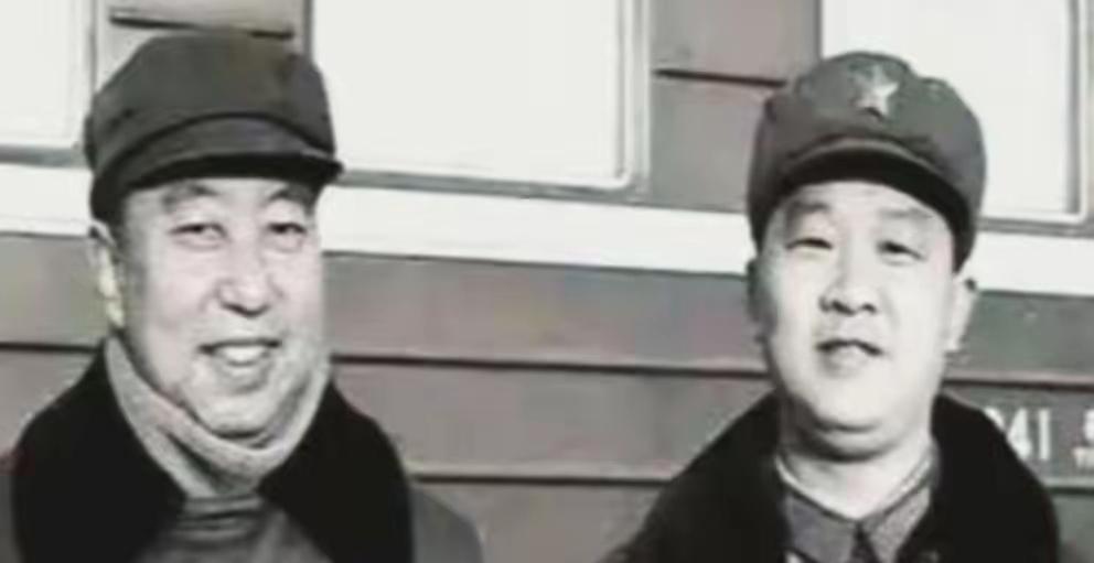 1981年，华国锋退下来后，组织部门专门找到他的秘书曹万贵，桌上摊着好几份调令，