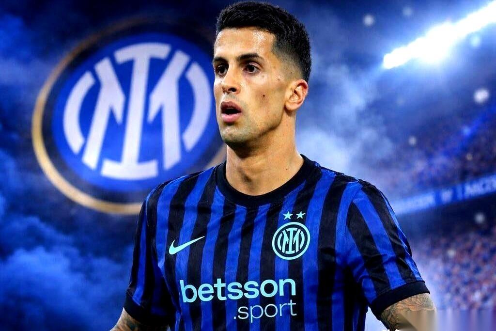 小因扎吉那边电话已经挂了，再打过去也是忙音。人在利雅得新月，但未来，没了。门被