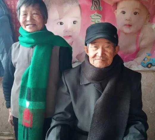 山西男子捡到刚出生女婴，含辛茹苦拉扯大，送她上学，谁料，孩子10岁时，男子因病去