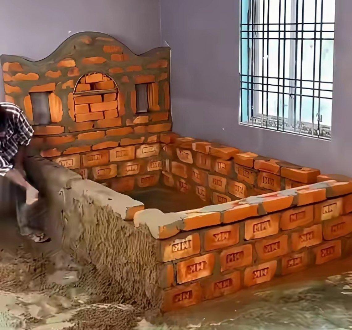 床买不起，用砖块自己砌一个也挺好，能省则省，能睡就行！省下的钱，割两斤肉吃多香啊