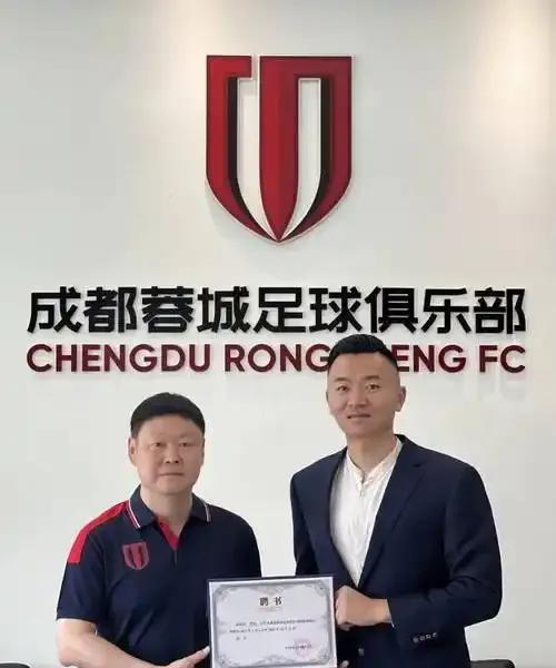其实从徐正源向俱乐部开炮，然后周定洋、罗慕洛战队开始，这个赛季去谈蓉城的成绩，就