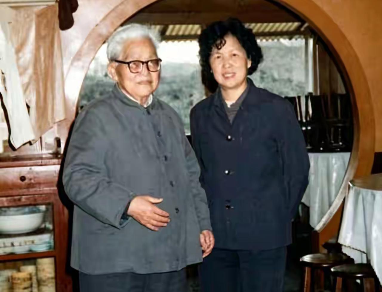 王铎：你认识杨洁的妈妈危淑元吗？杨洁的爸爸杨伯恺，是中共早期留法的共产党员，1