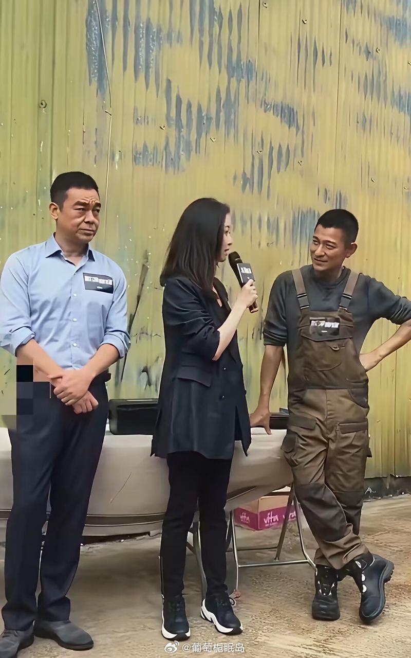 我真的笑死，刘青云也太不搭理倪妮了倪妮这么漂亮的大美女，他居然全程不看一眼，真的一点不解风情。学学旁