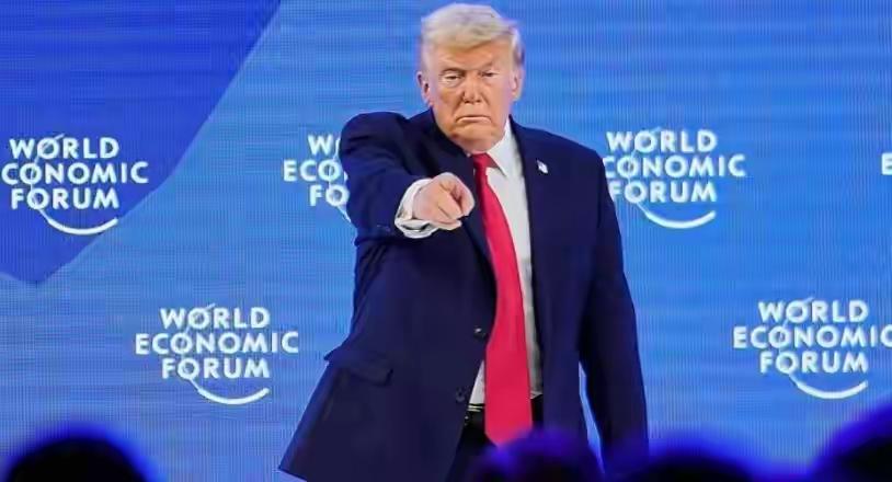 特朗普：谁卖美债就报复谁！刚刚的达沃斯论坛，特朗普对着台下所有与会人员抛出去一