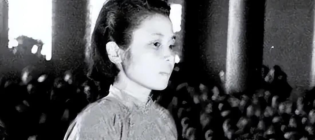 1951年，一个军统女特务被抓，审她的时候，她不求饶，也不喊冤，就反复说一句话：