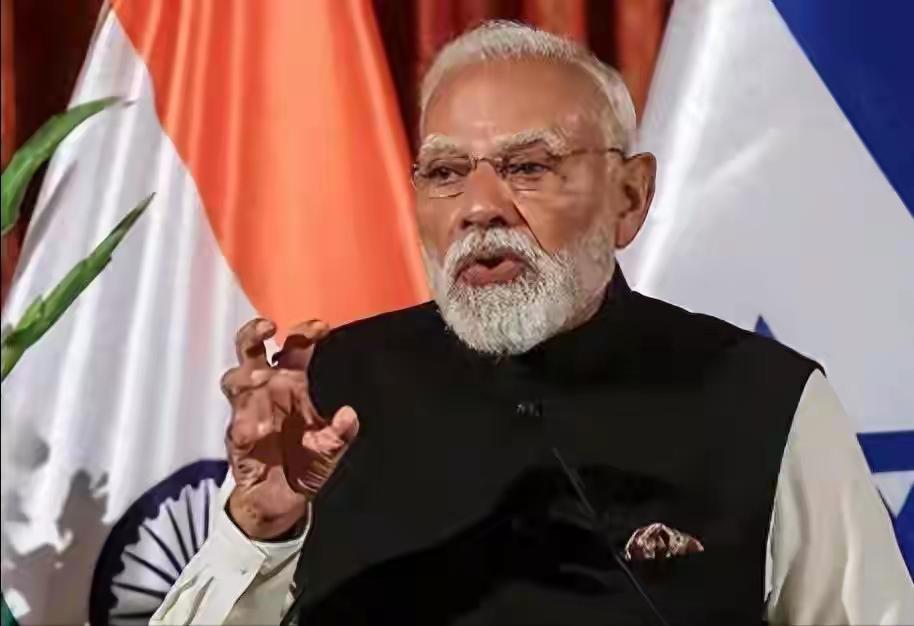 阿中：家人们晚上好！今天卖高品质军靴，品质有问题我们可自由退换，诚信经营！阿三