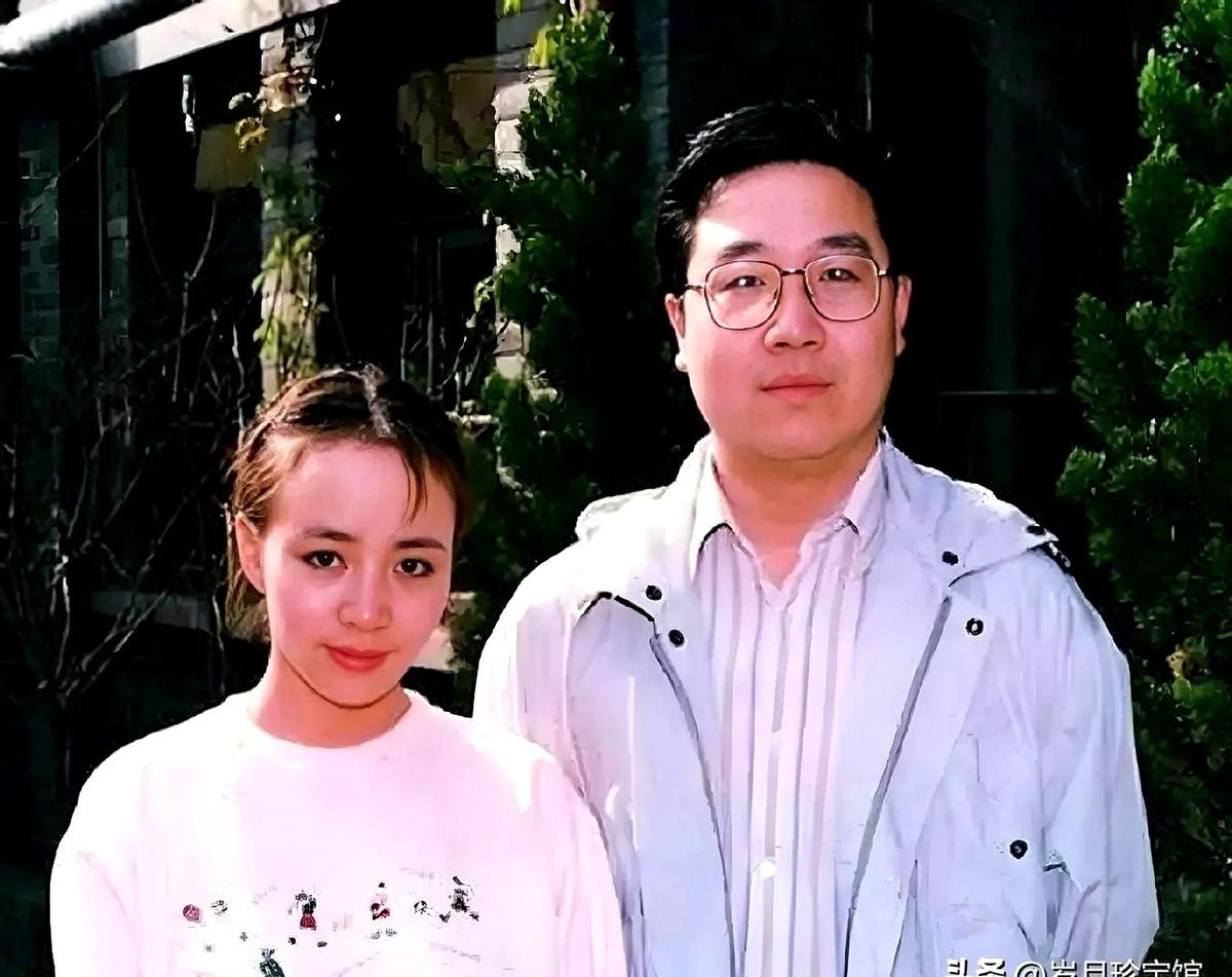 当年英达告诉父亲英若诚自己要和宋丹丹离婚的时候，被很有涵养的英若诚一顿痛骂，遭到