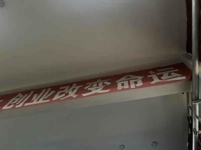 普通人想改变命运，首先得明确目标。没有目标就像无头苍蝇，瞎撞可撞不出好未来。就拿