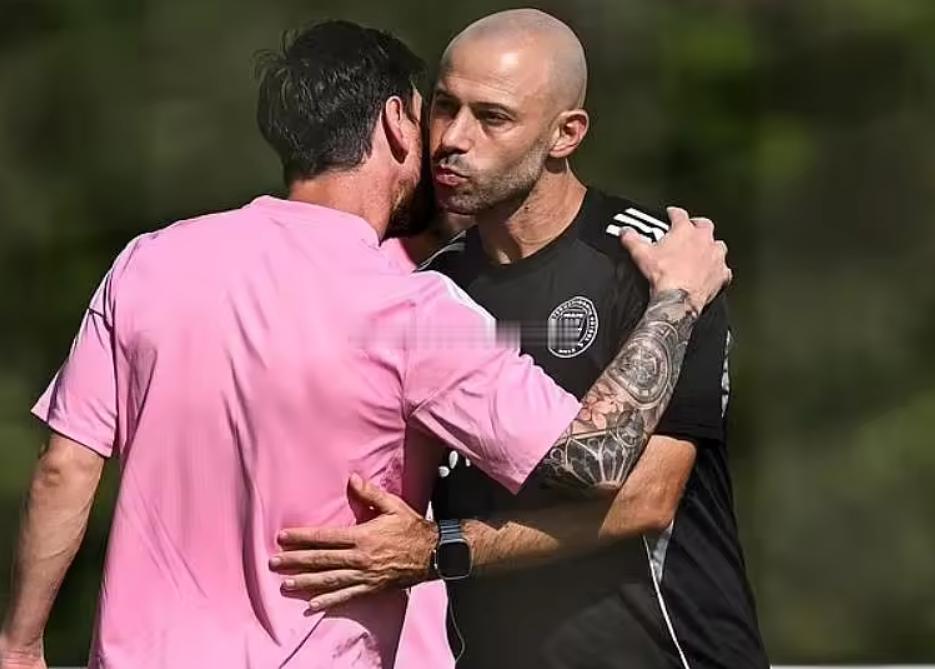 据《每日邮报》援引内部消息报道，马斯切拉诺离开迈阿密国际纯属“个人原因”，并非外