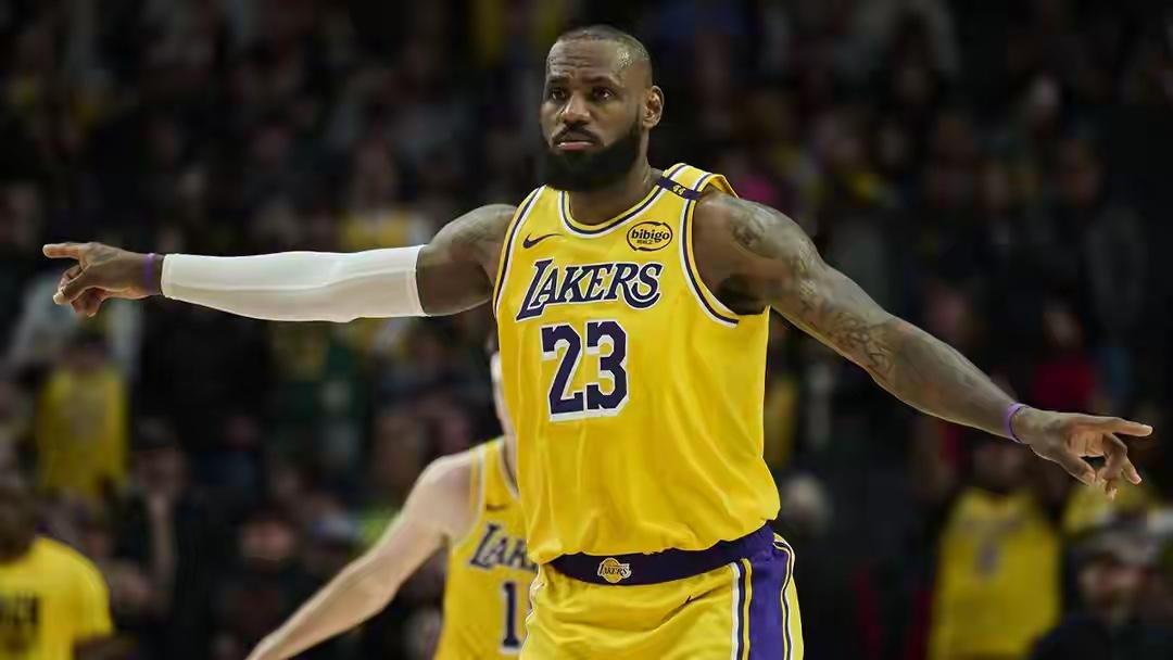 湖人夏天直接开高价抢下凯斯勒和沃特森，再用首轮选一个黑又硬4号位夏天的完全可以