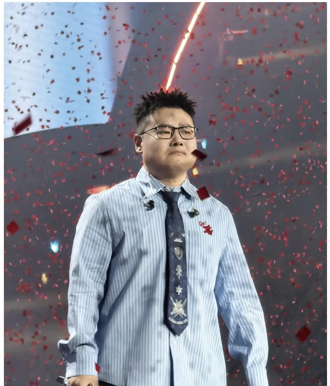 岳云鹏为啥顶着压力也要开演唱会？原因很简单，不是因为他想赚钱，而是他师傅