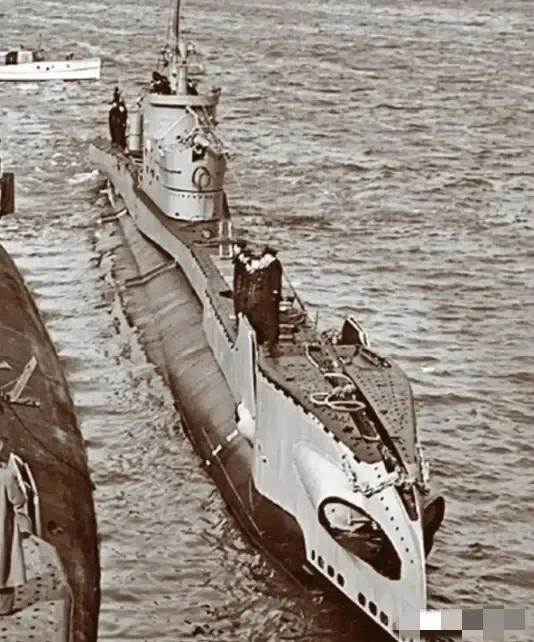 1972年，我国在威海卫海域打捞出一艘潜艇，拆解下908吨钢材，然而，英国首相却