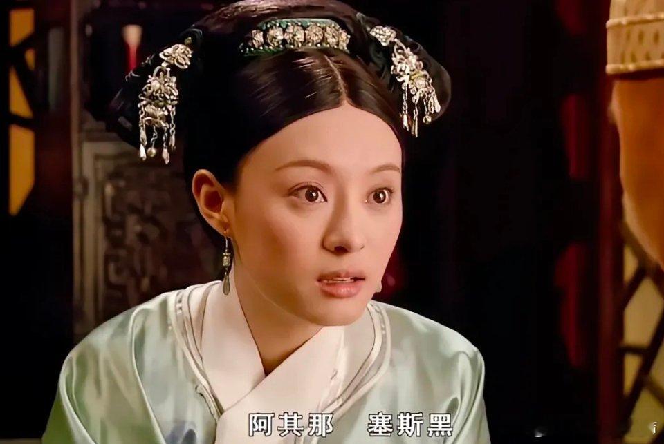 《甄嬛传》里嬛嬛给安陵容赐“鹂”字封号的操作，堪称从皇上那儿偷师的巅峰之作。想