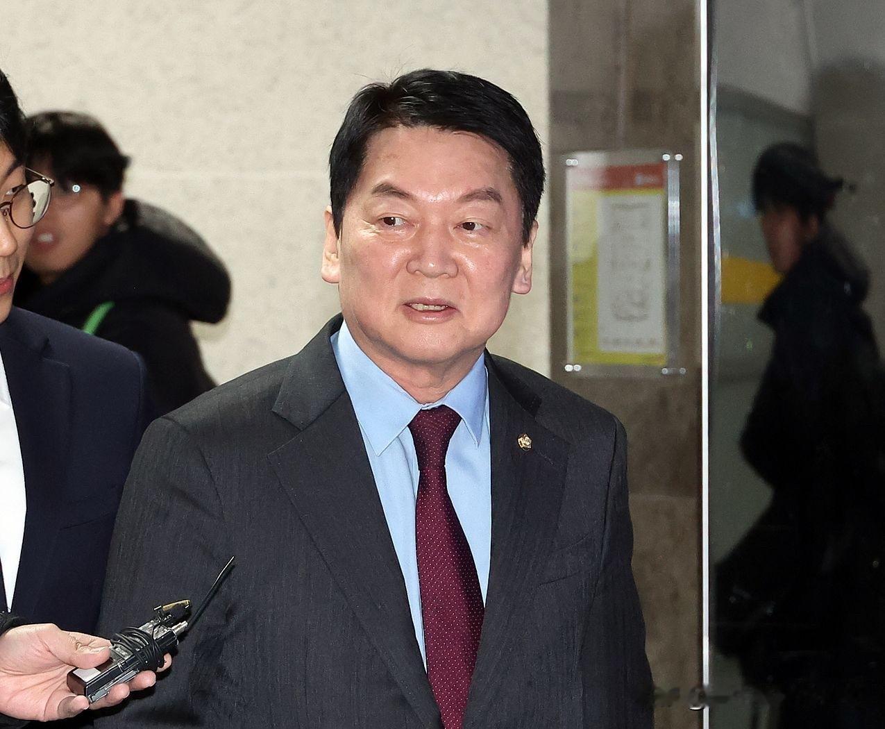 6月8日，韩国国民力量党议员安哲秀直接发文开炮，怒怼总统李在明，直言这次地方选举