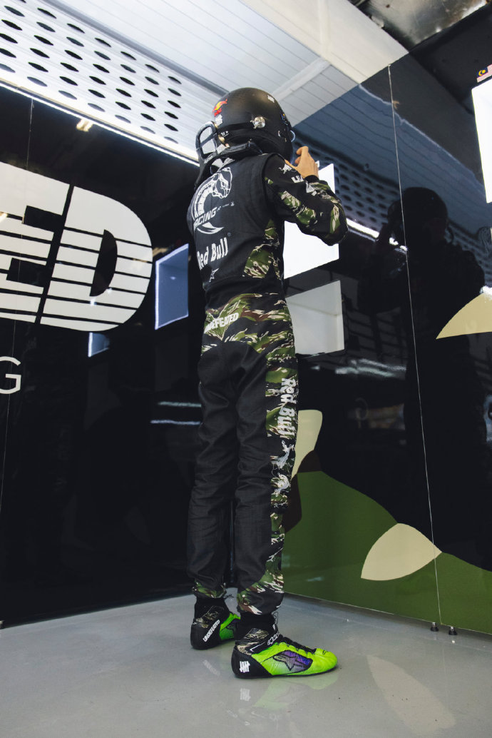 王一博85号即刻出发一组王一博P房随拍王一博85号即刻出发，一组王一博P房随拍