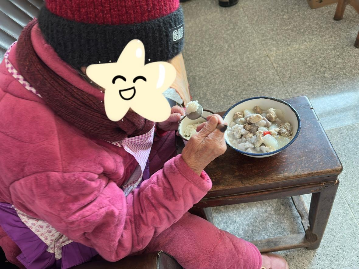 这次母亲意外撞伤后，我对母亲的态度有了一些改变。以前服侍母亲，遇到母亲大小便