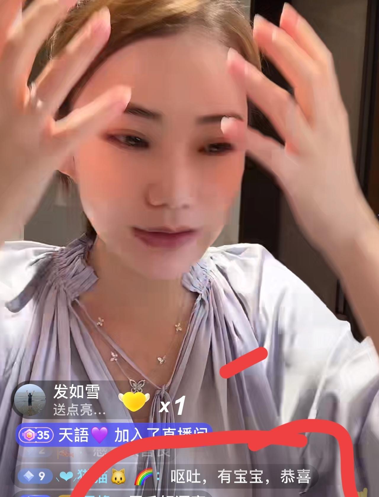 筱梅性格上挺像张兰的！她今晚直播，爆料整个人因为呕吐，脸上的红血丝就特别明显，