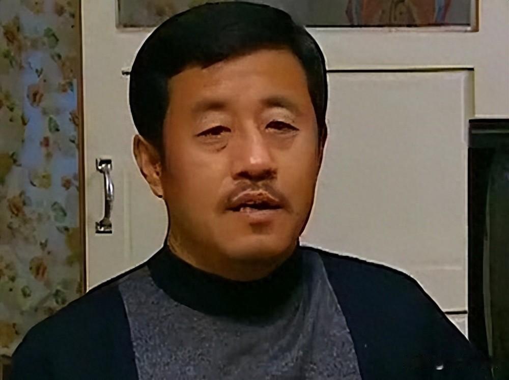 61岁王小宝住300平豪宅打吊瓶？月领4815退休金却活得比谁都滋润！这年头