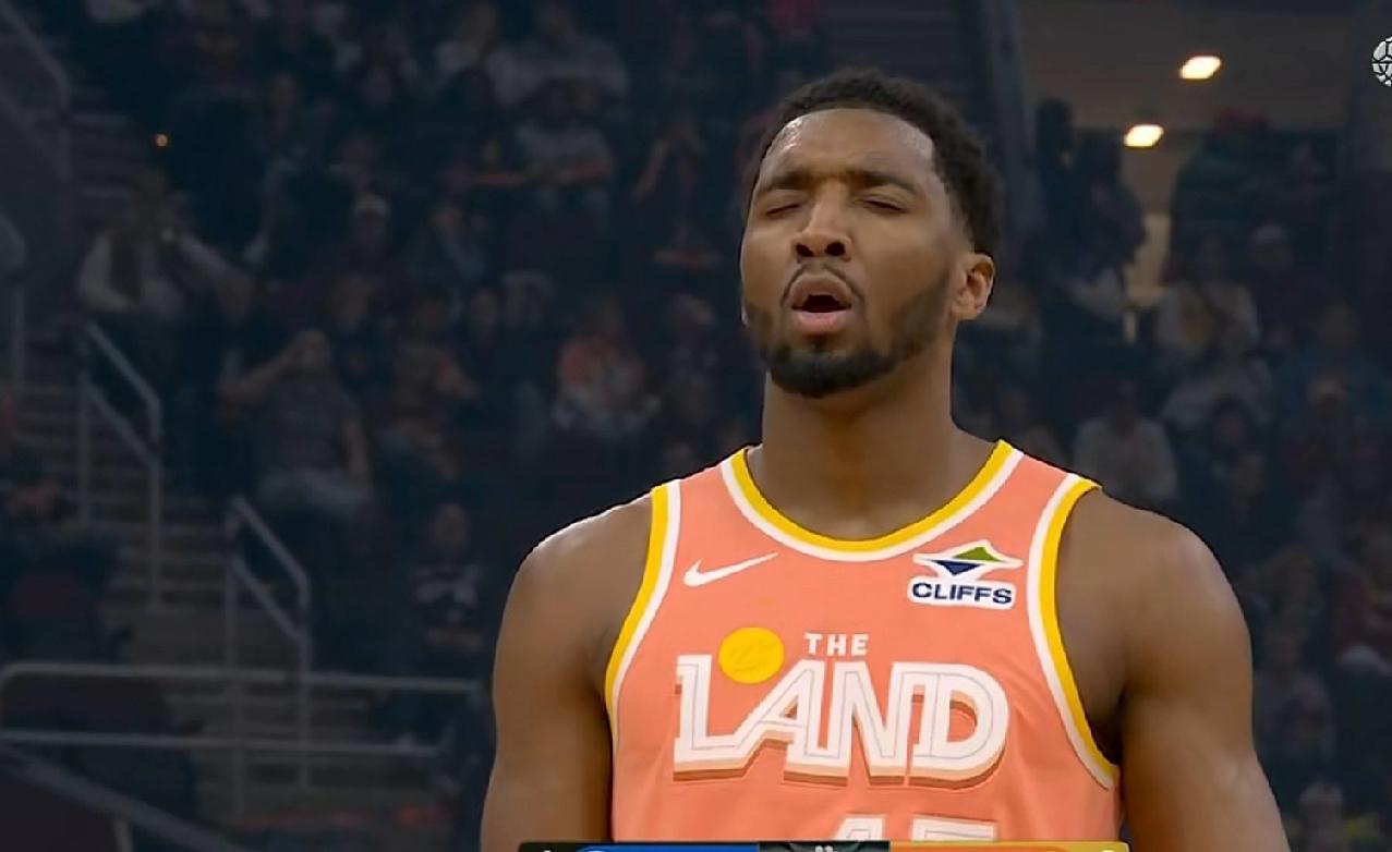 骑士跟哈登续不约，以及续多大的约，都取决于今年季后赛，哈登能带领骑士走多远？如