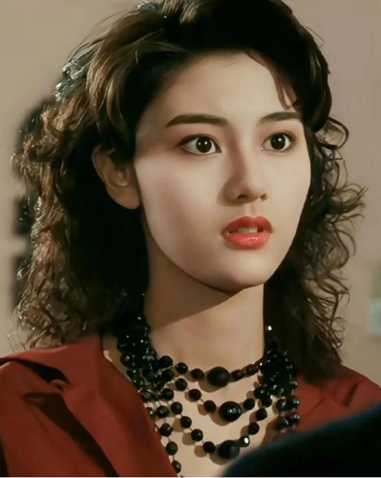 1992年，刘銮雄向宝咏琴提出了离婚，宝咏琴提了三个条件：”离婚之后，不许娶李嘉