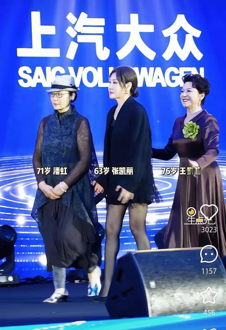 镜头中71岁的潘虹衣着得体，秀丽端庄，艺术气质独特；76岁的王馥荔穿一袭淡雅的紫