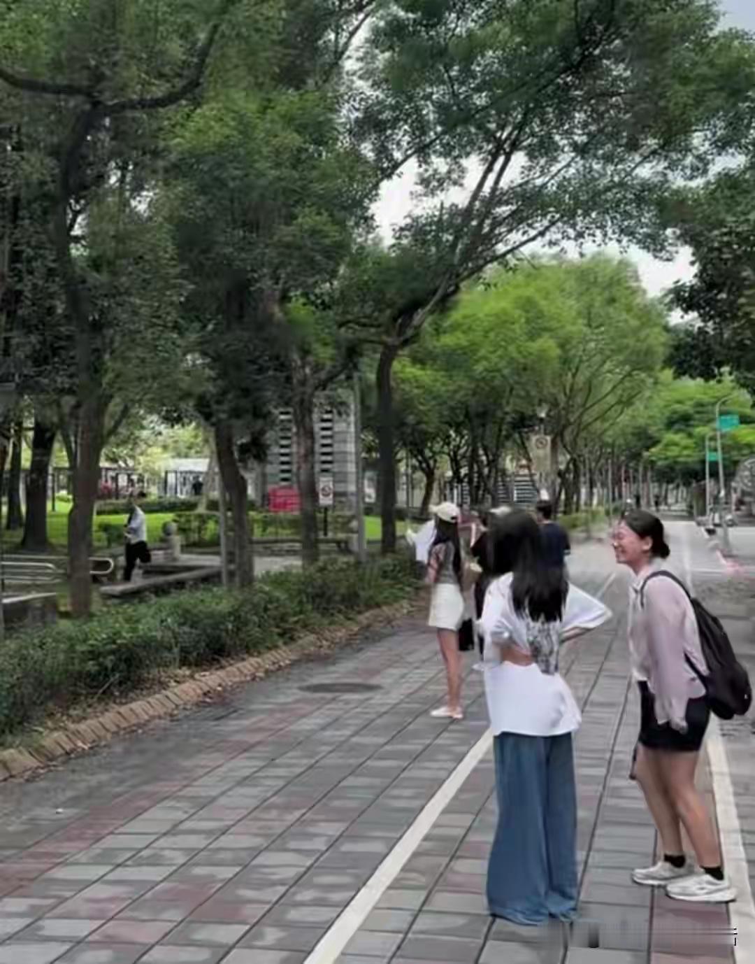 小玥儿态度引热议！汪小菲儿女归宿早已注定？近期小玥儿奔赴外婆家生活、给具俊