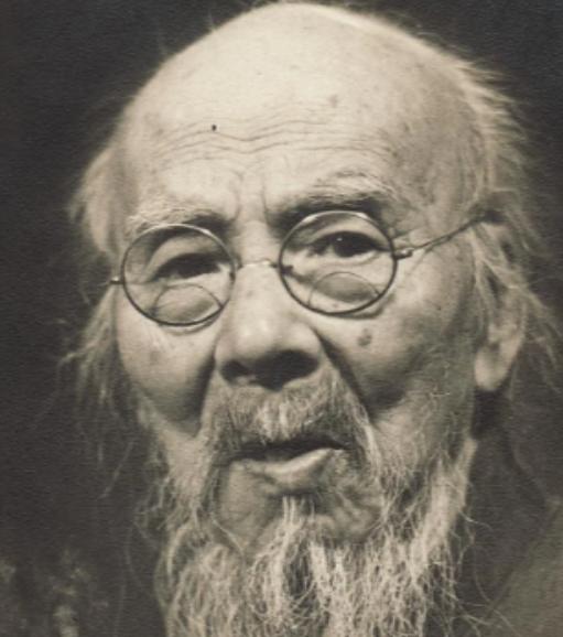 齐白石于古玩店惊见自己画作，老板竟索价8000元。这事儿说起来挺有意思，一个