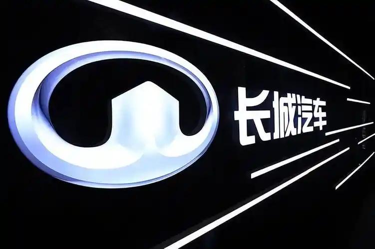 长城汽车这波操作直接把车圈整沸腾了——长城高管日前晒出辆盖着黑布的神秘车，愣是和