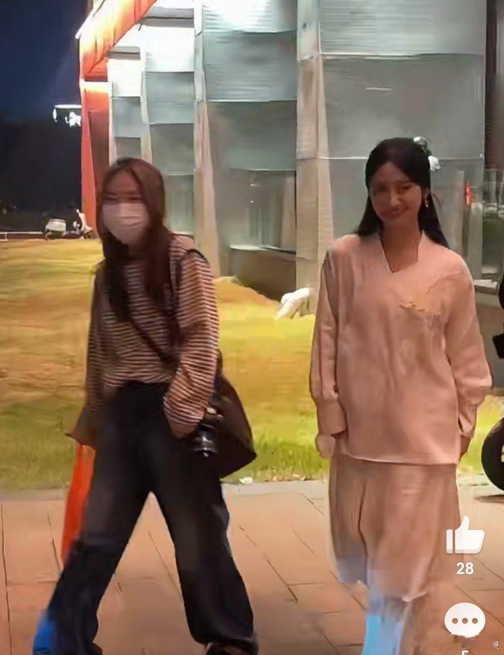 沈月跟素人女比都粗壮矮钝得跟地精似的居然还敢营销清冷、小白花又回到居然还精修图营