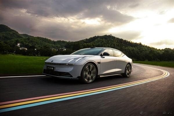 领克10EM-P新增千里浩瀚H5版型：16.58万起12月10日，领克旗下中大