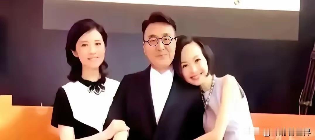 57岁的窦文涛一辈子没有结婚。在一次访谈里，老友陈鲁豫半开玩笑提到，如果自己先走