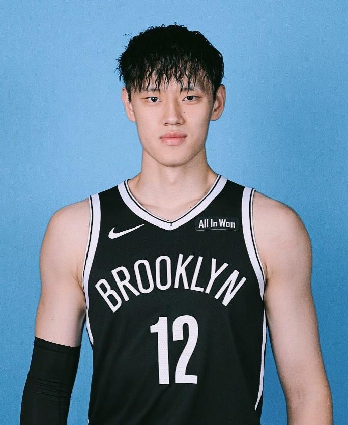 别再说什么曾凡博去NBA是放弃了国内高薪！你看，钱这不就来了吗？NBA中国赛即