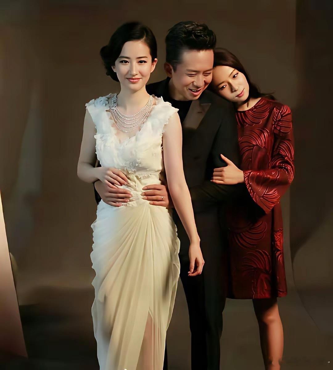 合理怀疑刘亦菲是不是有什么把柄在邓超手上，神仙姐姐怎么会同意拍这种照片