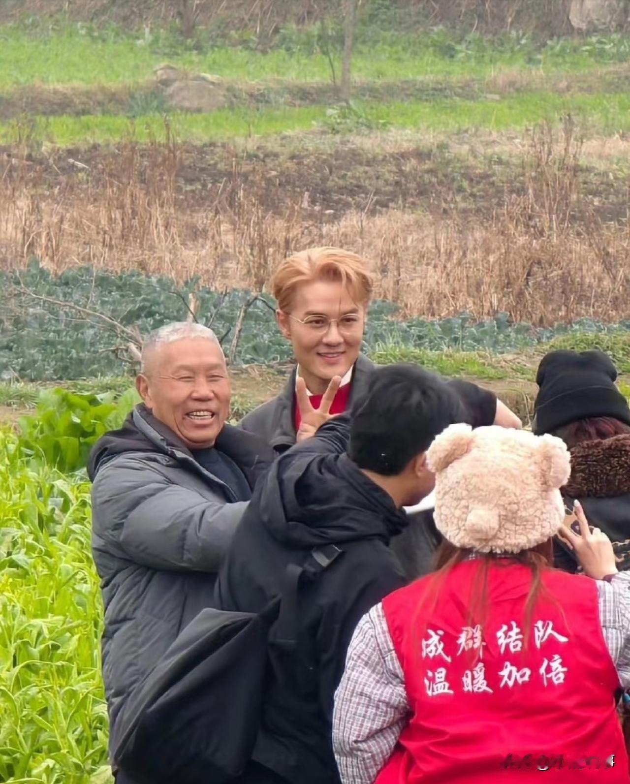 吴克群做自媒体，真的和别人不一样。别人都拍吃喝玩乐，他觉得没意思、浪费时间，